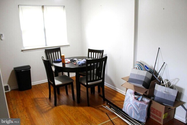 Building Photo - 5481 Vicaris St
