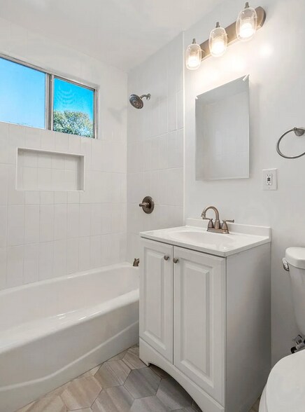 Building Photo - 5427 Kinston Ave