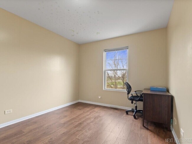 Building Photo - 508 Grosvenor Ln