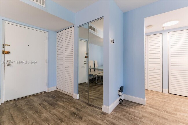 Building Photo - 290 174th St St