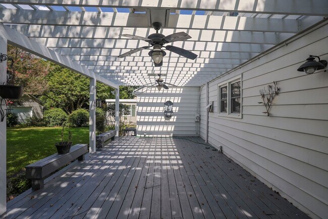 Building Photo - 3 Bedroom in Hampton Available Now!!