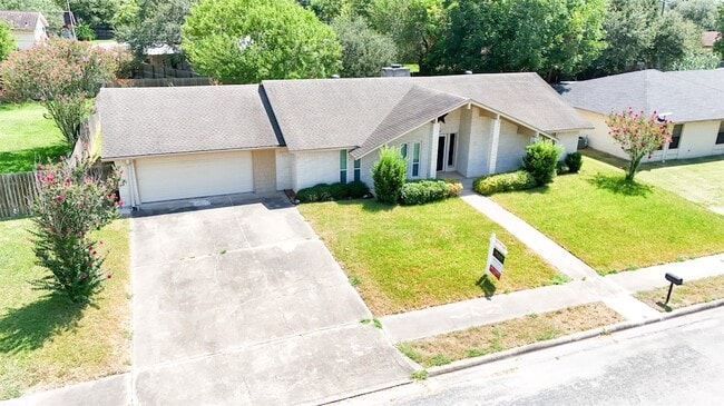Building Photo - 607 Rosewood Dr