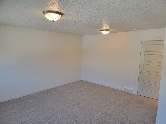 Building Photo - BRAND NEW Gorgeous Magna Townhomes!!!