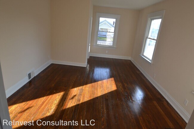 Building Photo - 987 Cleveland Ave