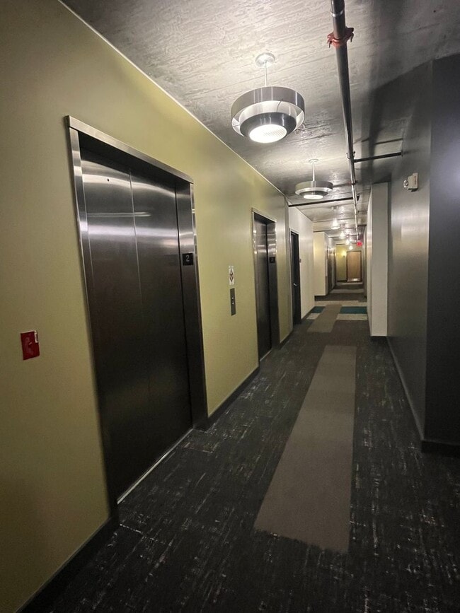 Building Photo - THE CIVIC IN GOOSE HOLLOW STUDIO BEDROOM CONDO!