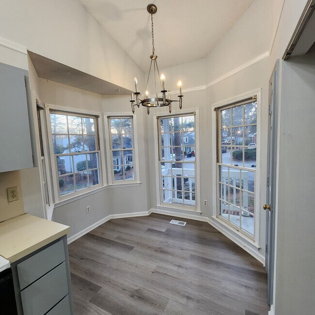 Building Photo - 3 Bedroom Townhome For Rent