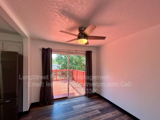 Building Photo - 794 SW Orchard Pl