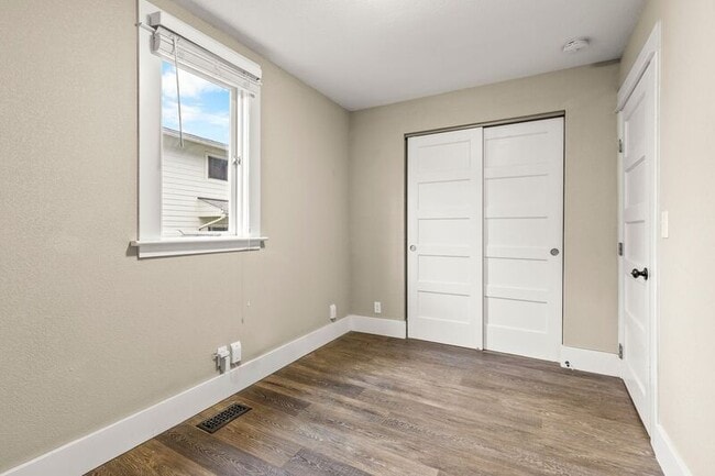 Building Photo - 5530 N Haight Ave