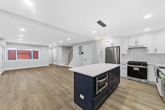 Building Photo - 129 Drake Ave