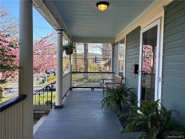 Building Photo - 194 N Midland Ave