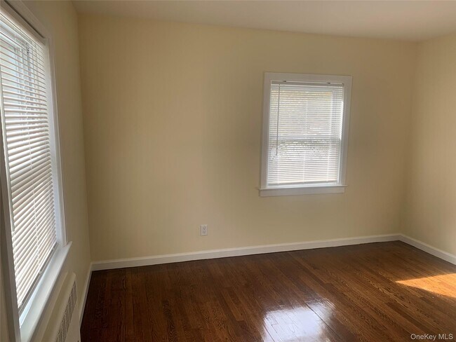 Building Photo - 711 N Division St