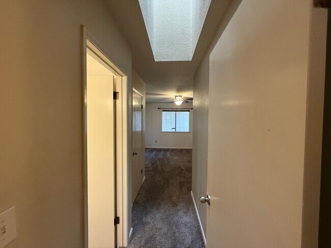 Building Photo - Temescal and Moonstar Duplex