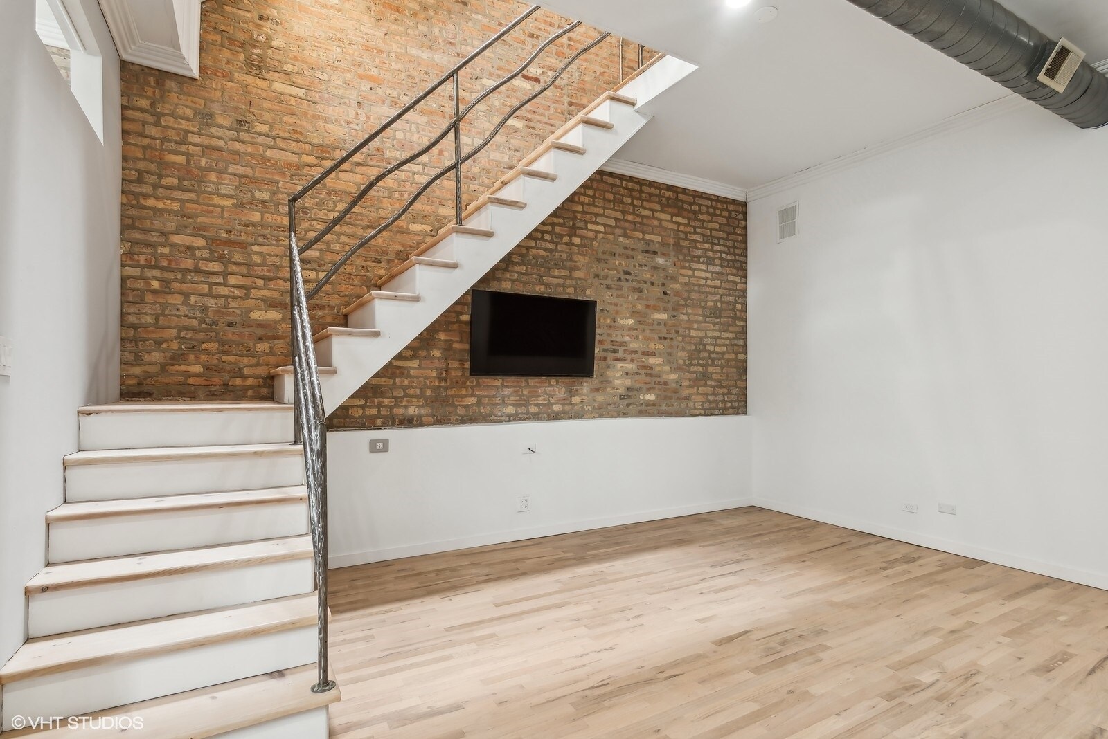 Building Photo - 2156 W Hubbard St