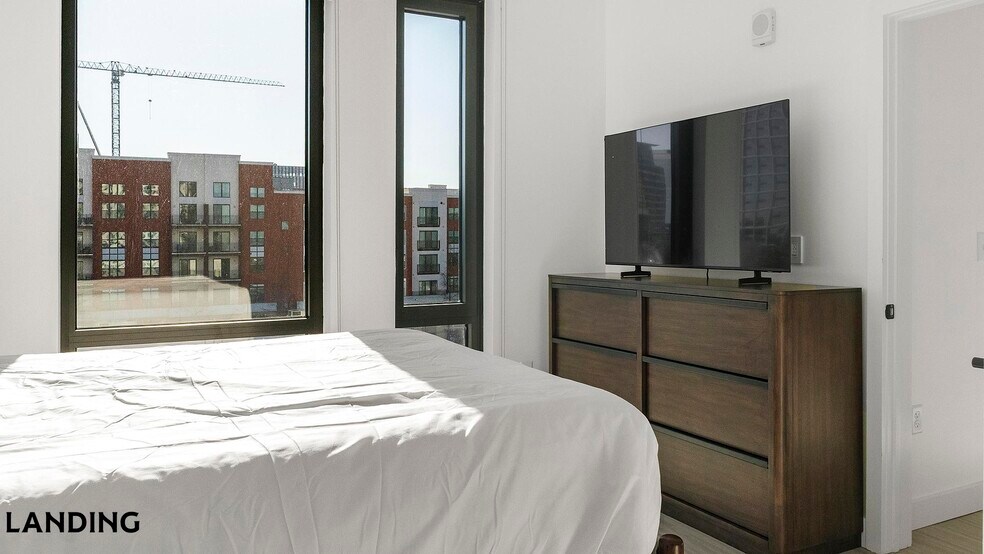 Building Photo - 1007 S Mint St