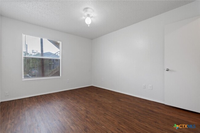 Building Photo - 205 Craddock Ave