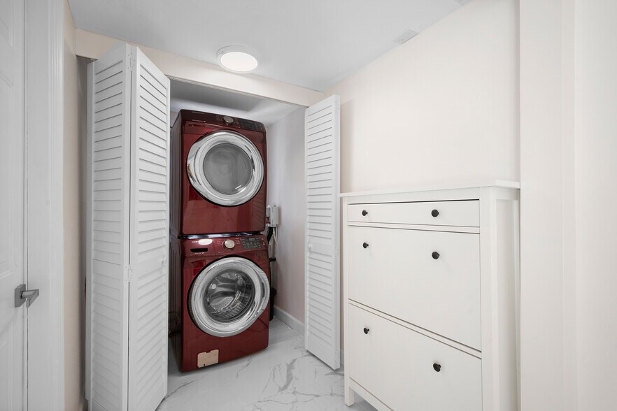 Building Photo - 13700 Branford St