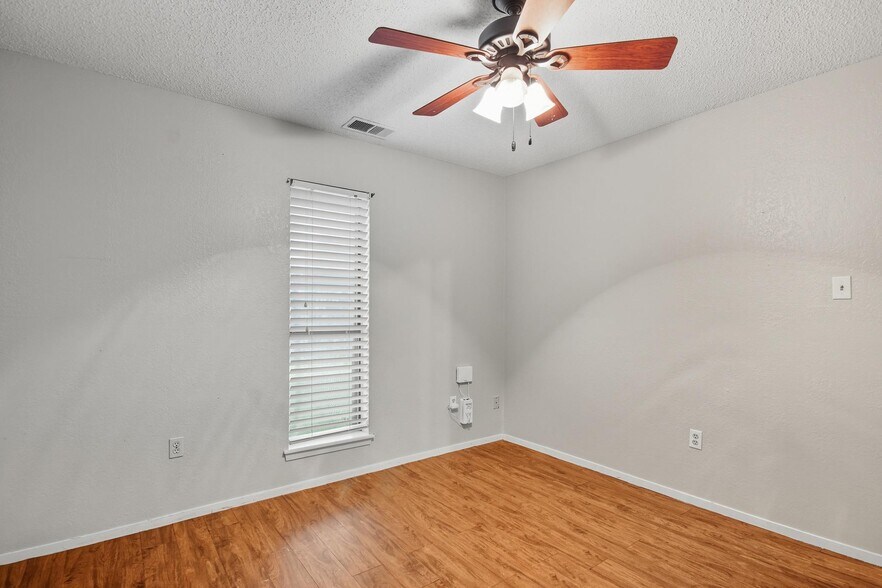 Building Photo - 4934 Greenslope Dr