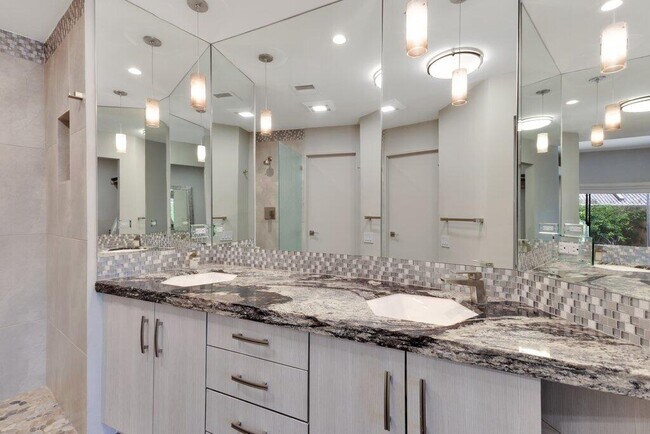 Building Photo - 73416 Irontree Dr
