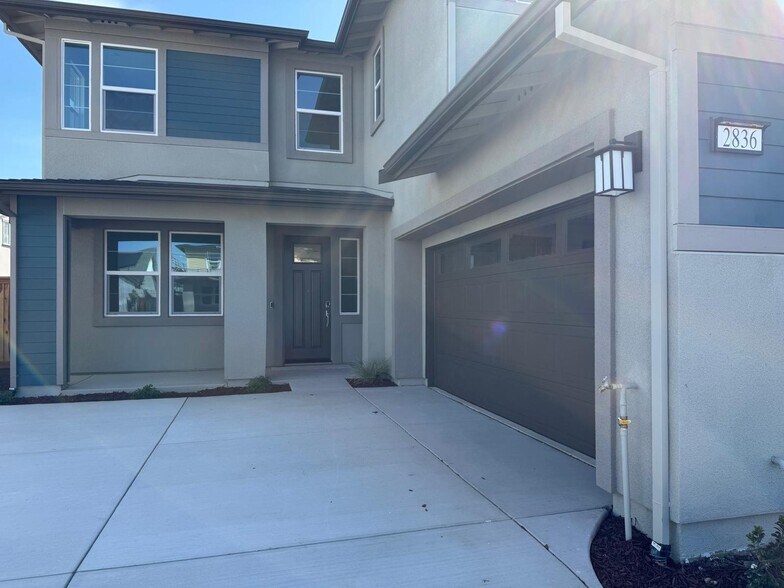 Building Photo - 2836 Wrangell St