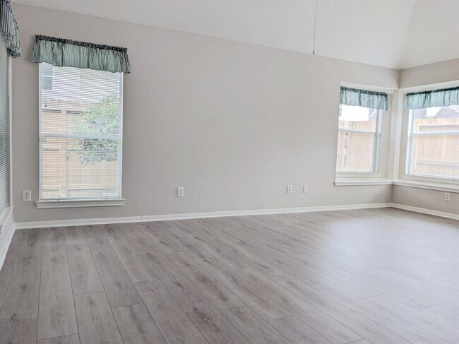Building Photo - 4611 Rainbow Valley Ct
