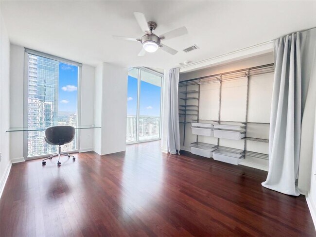 Building Photo - 360 Nueces St