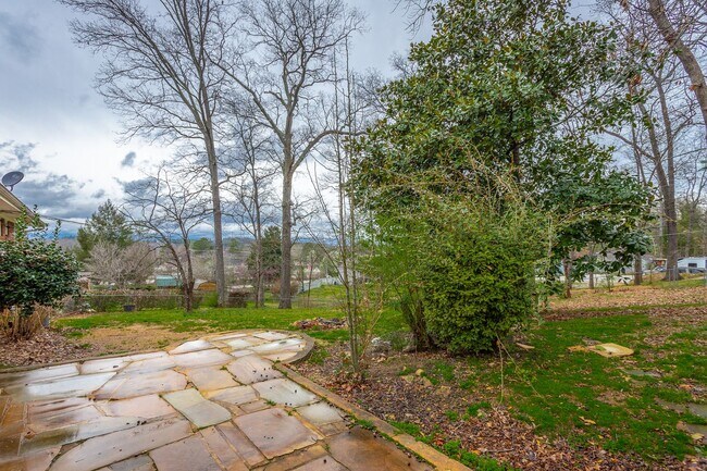 Building Photo - 3 Bedroom · 2 Bath Home in East Brainerd N...