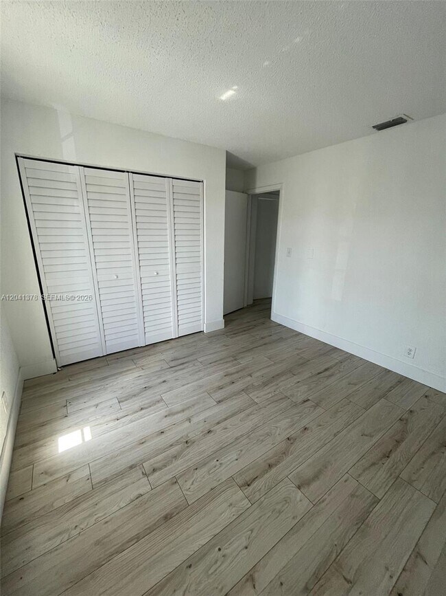 Building Photo - 2580 Coral Springs Dr