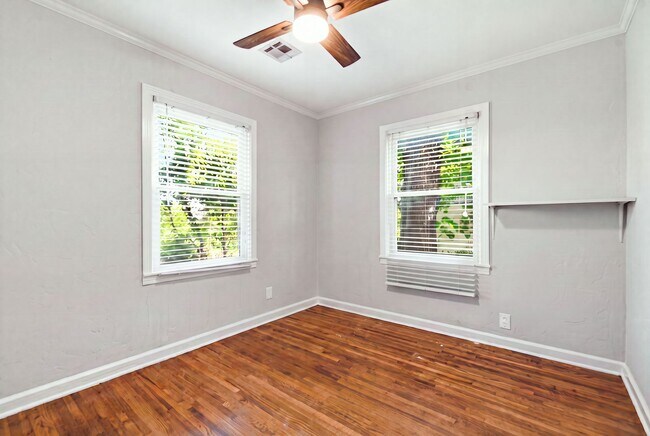 Building Photo - Remodeled Midtown Tulsa Bungalow – Classic Charm with Modern Updates!