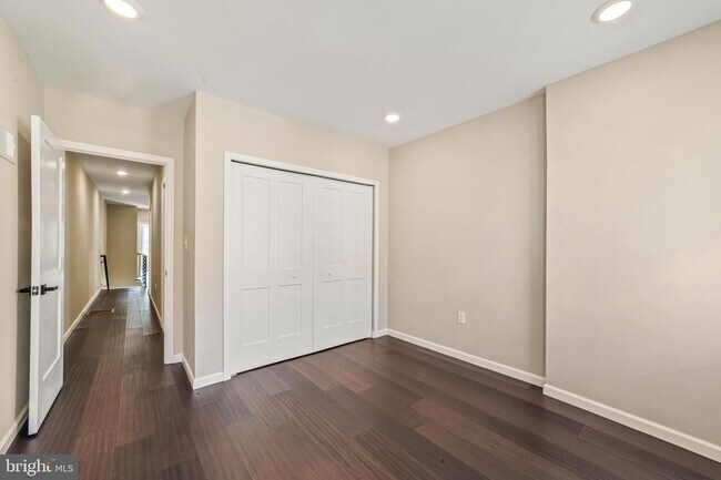 Building Photo - 4707 Sansom St