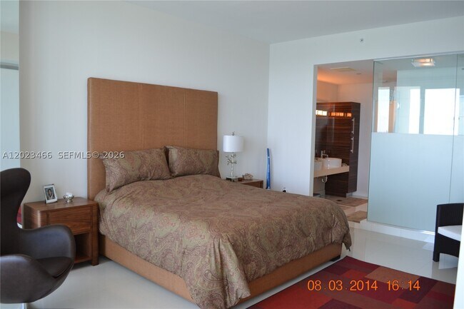 Building Photo - 2020 N Bayshore Dr
