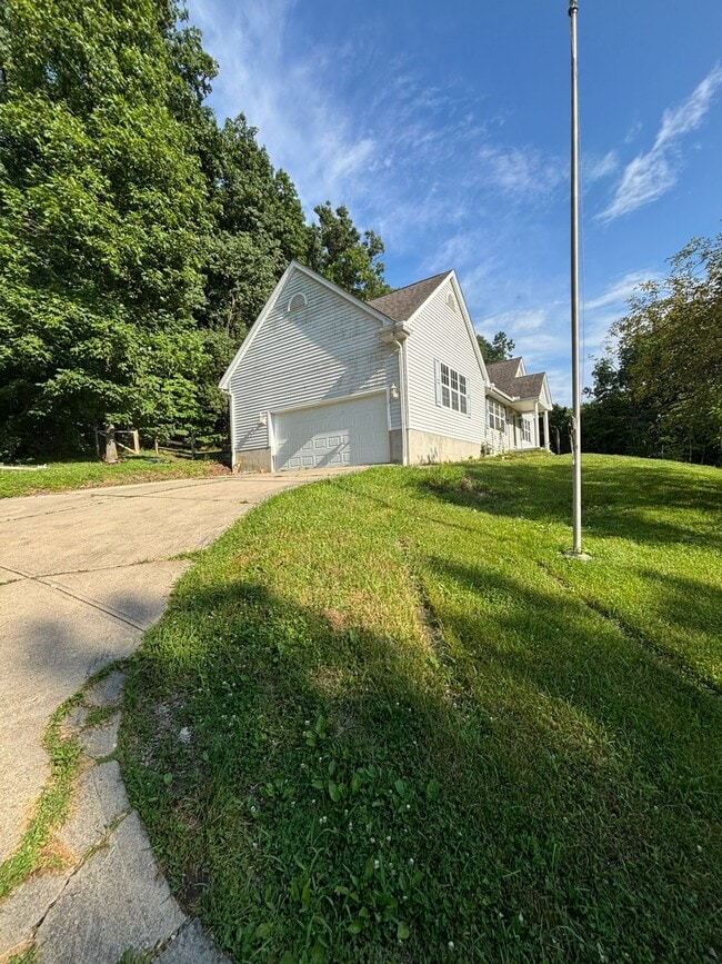 Building Photo - 2245 Sean Ln