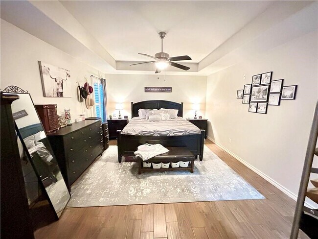 Building Photo - 7005 Vineyard Dr