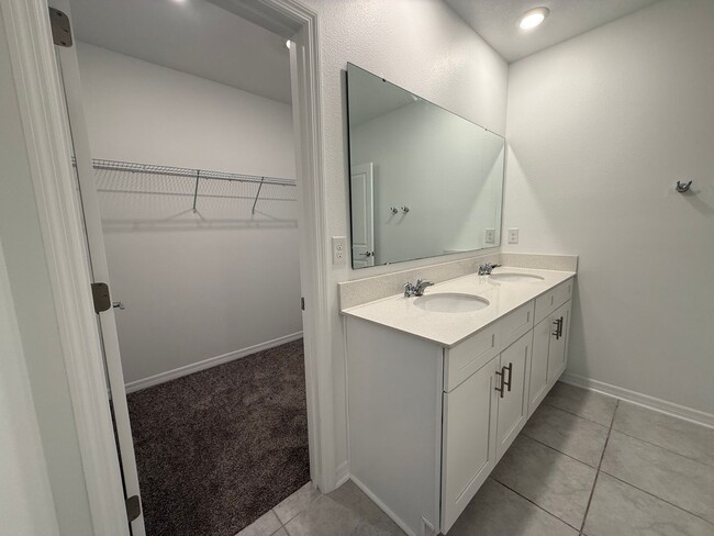 Building Photo - Beautiful 3 bedroom 2 bathroom home