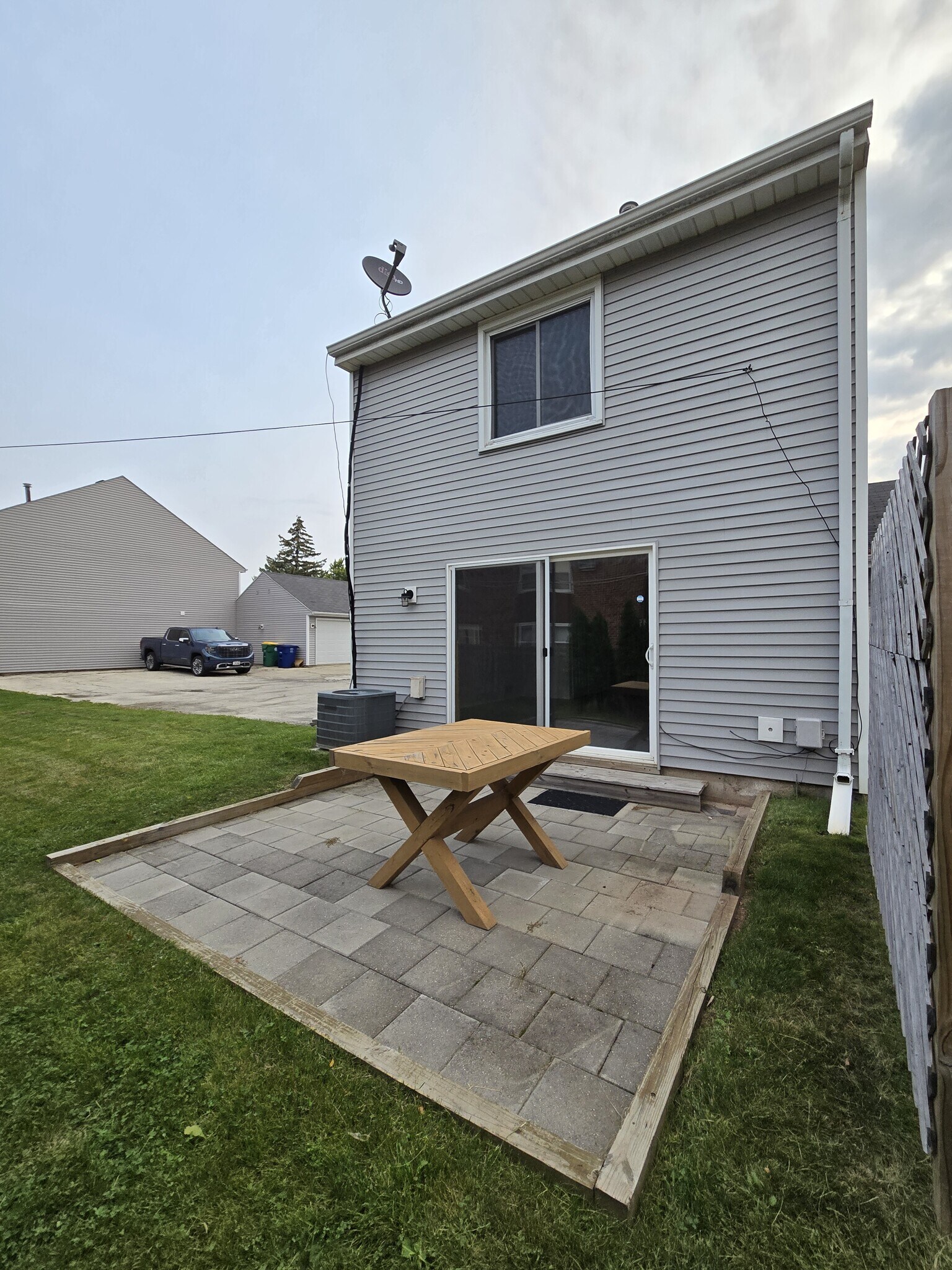 Building Photo - 2370 Manitowoc Rd