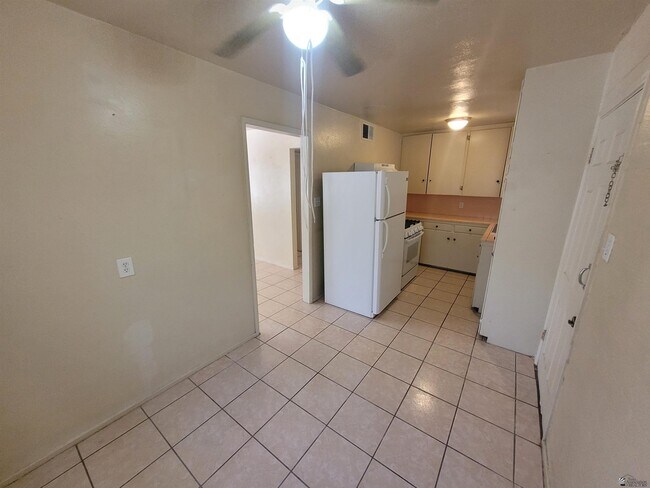 Building Photo - 276 S 17th Ave