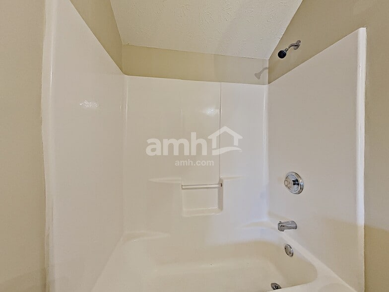 Building Photo - 3052 Lake Park Trail