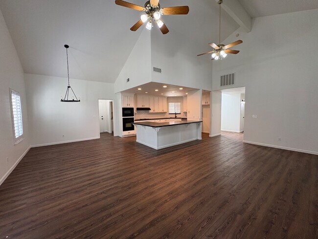 Building Photo - 697 Cromwell Ave