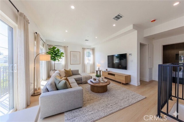 Building Photo - 2426 S West View St