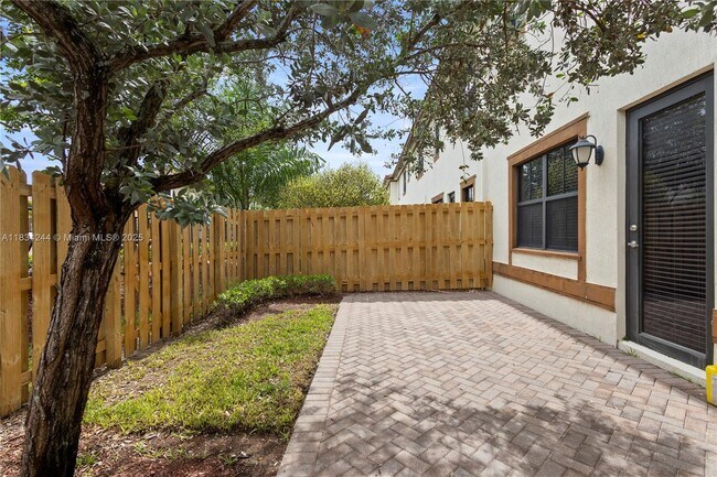Building Photo - 9600 Town Parc Cir N