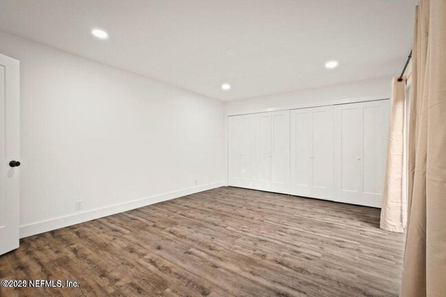 Building Photo - 10462 Big Tree Cir E