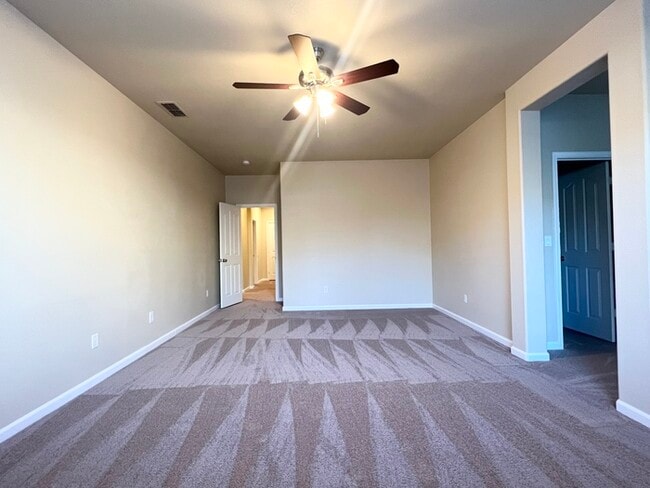 Building Photo - 1732 Hiawatha Dr