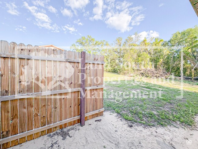 Building Photo - 5866 Charlton Dr