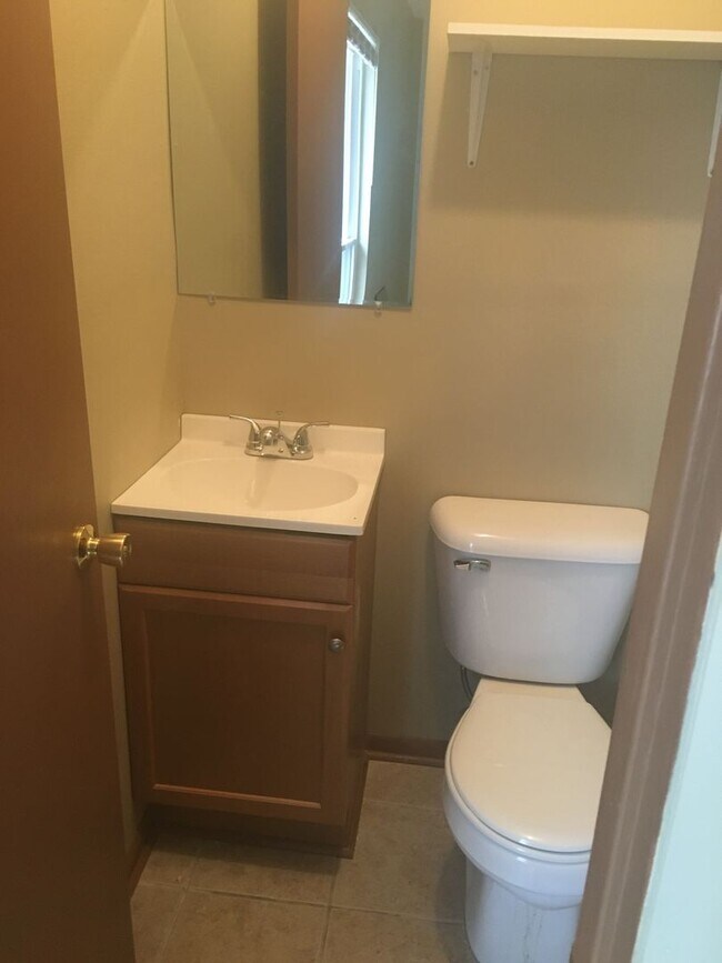 Building Photo - 3 BR 1.5 BA Home off 62 in Farmington