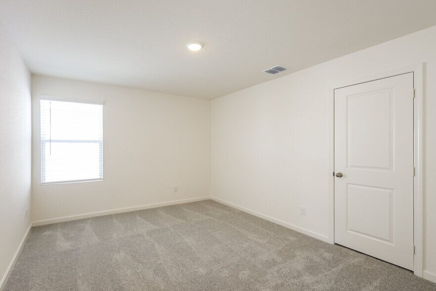 Building Photo - 5534 Bluebell Mdw