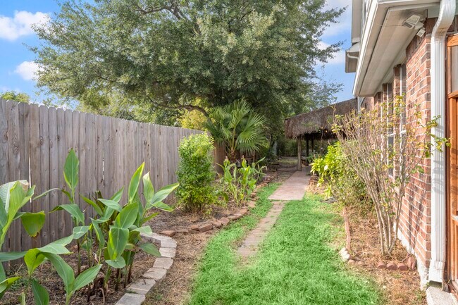 Building Photo - 17439 Memorial Mills Dr