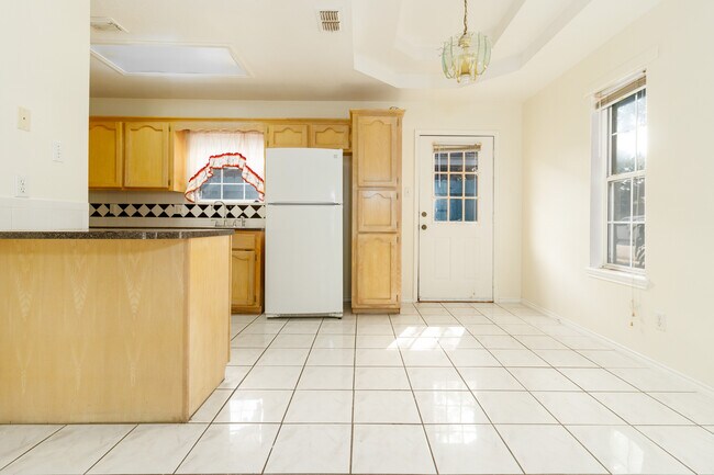 Building Photo - 1821 W Portales Dr