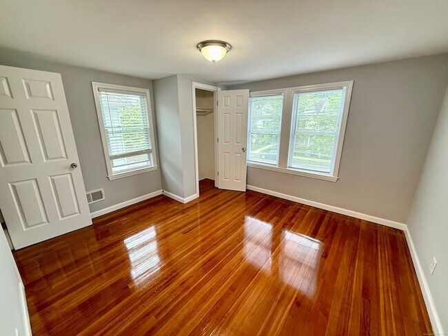 Building Photo - 16 1/2 W Main Street Unit