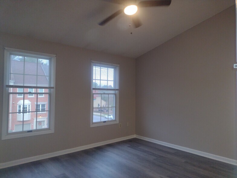 Building Photo - 7 Championship Ct