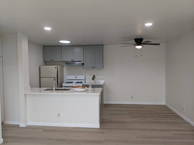 Building Photo - 4727 W 147th St