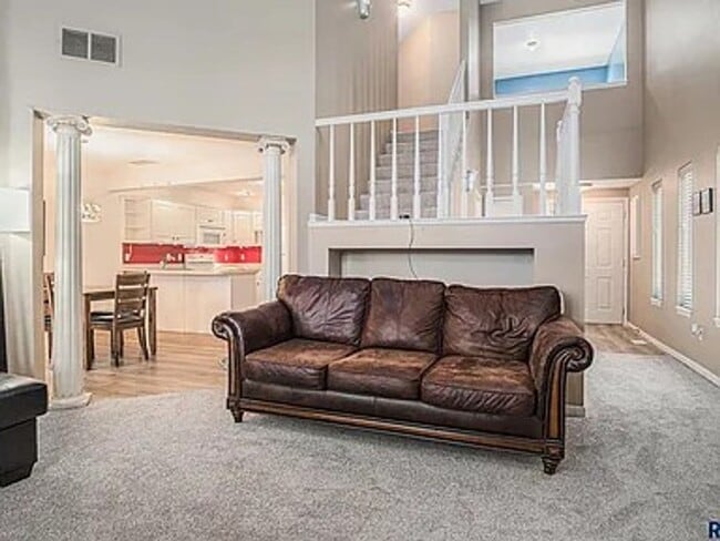Building Photo - Charming 3-Bedroom Twin Home — 904?E?Jane?...